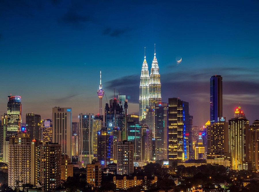 Moonrise_over_kuala_lumpur