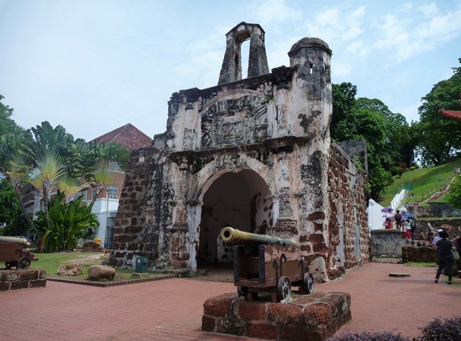 Porta-de-Santiago-Photos