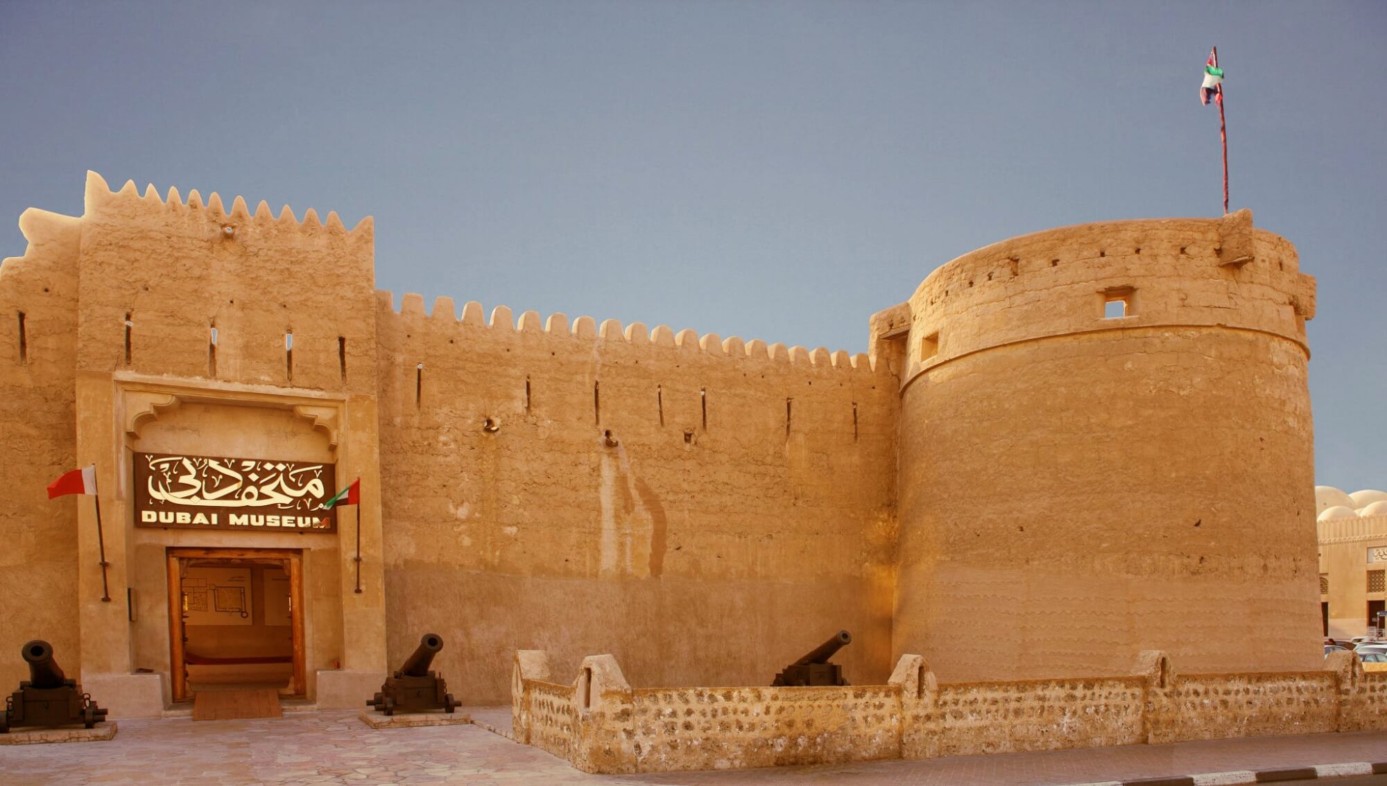 Dubai museum. Музей Дубай Аль Фахиди. Национальный музей Дубая в крепости Аль-Фахиди. Исторический музей в крепости Аль-Фахиди в Дубае. Музей в форте Аль-Фахиди.