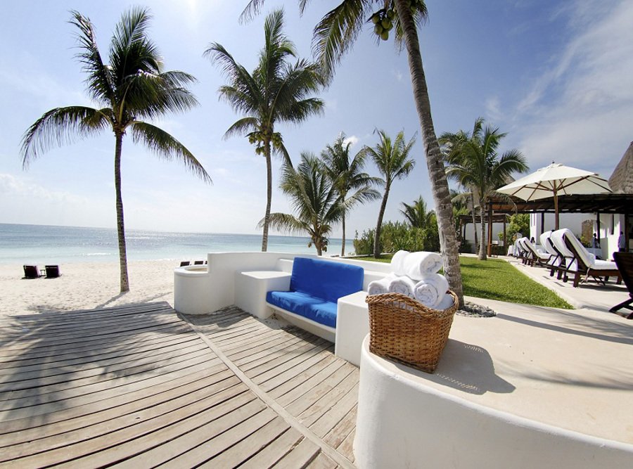 195207-pool-area-and-beach