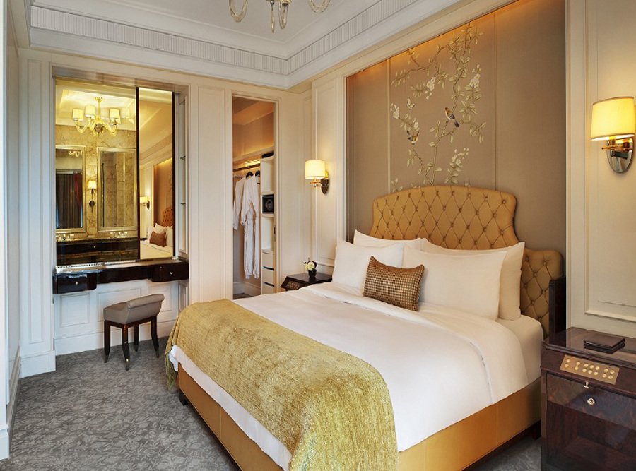 Gallery---St.-Regis-Suite-Bedroom