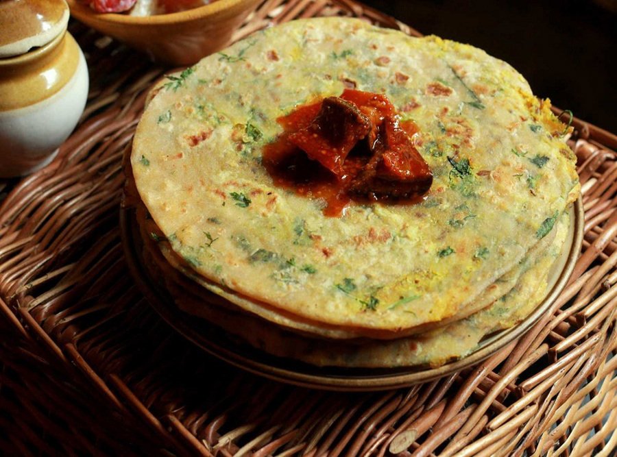Stuffed_Mooli_Paratha_Indian_Radish_stuffed_flatbread
