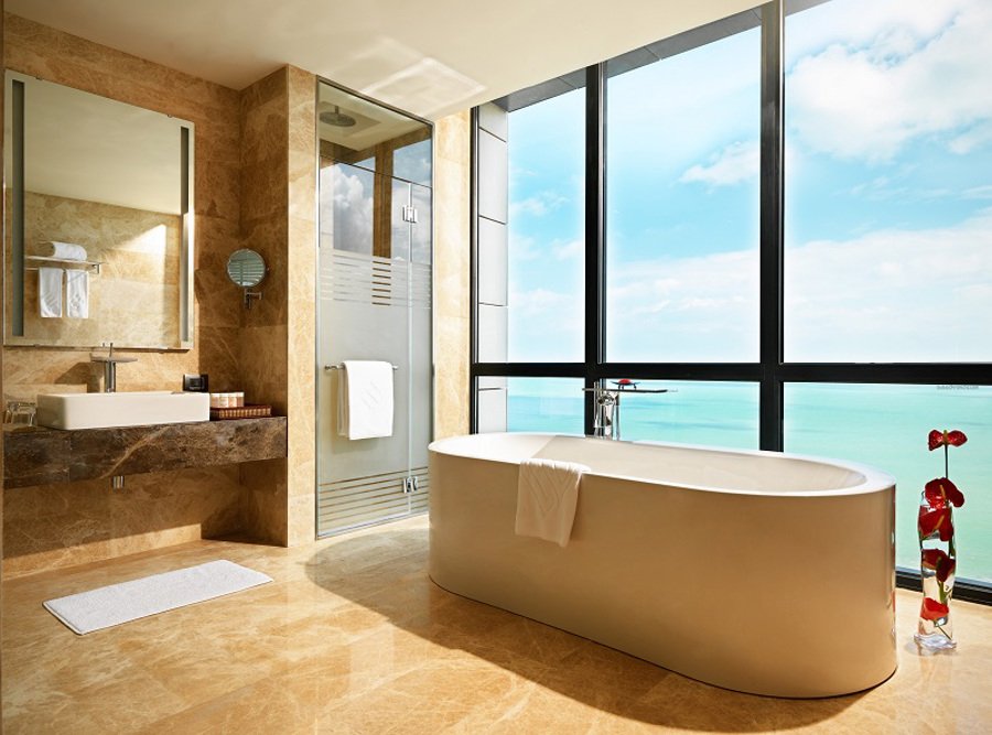 Beach-Hotel-Deluxe-King-Room-Bathroom