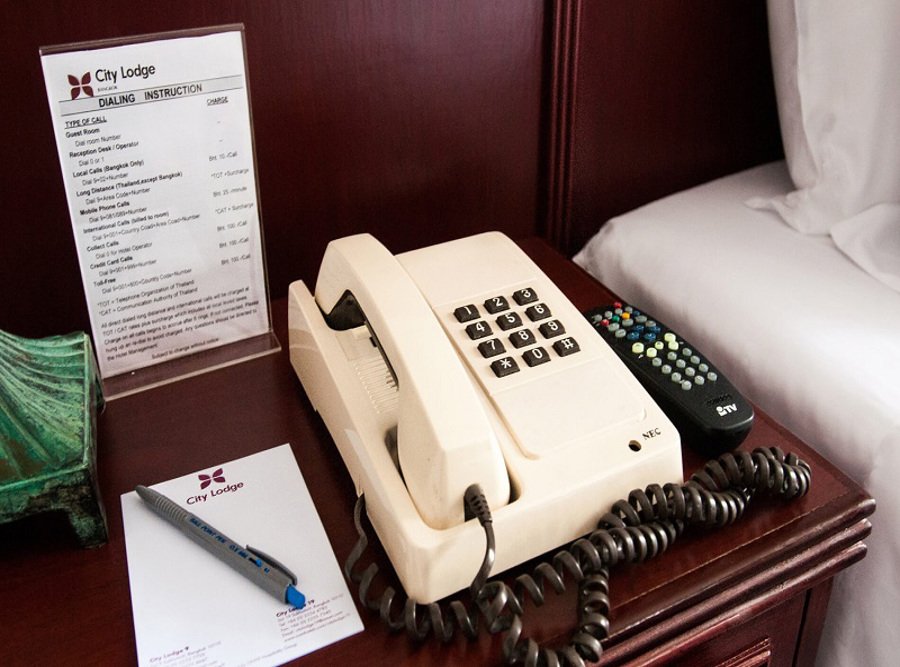 superior-room-telephone