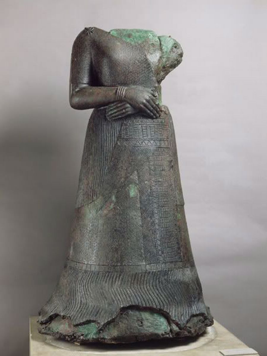 مجسمه ملکه ناپیرآسو