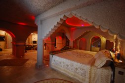 زیباترین هتل های غاری