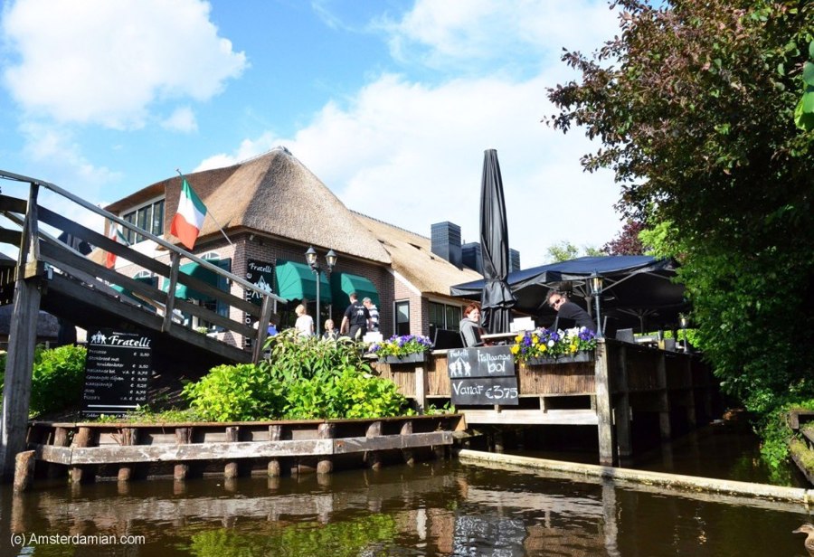 لذت خوردن قهوه در کافی شاپ های روستا