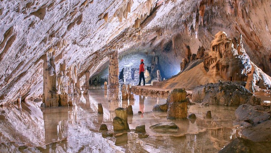 غار پستوینا