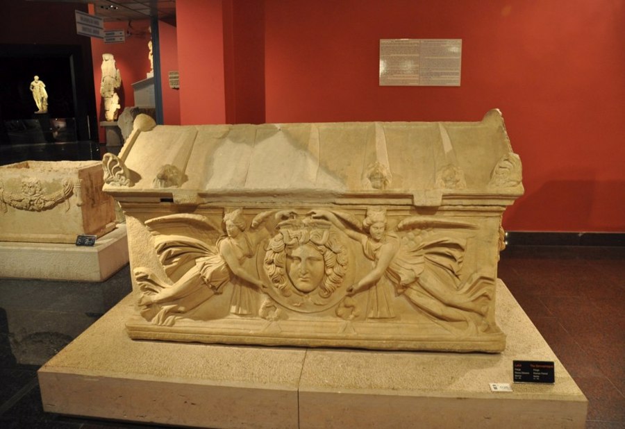  چه چیزهایی در موزه آنتالیا نگه داری می‌شوند؟