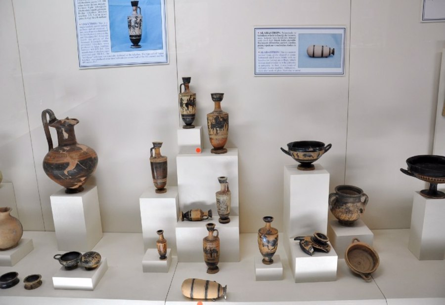 سالن سرامیک‌ها و اشیای کوچک