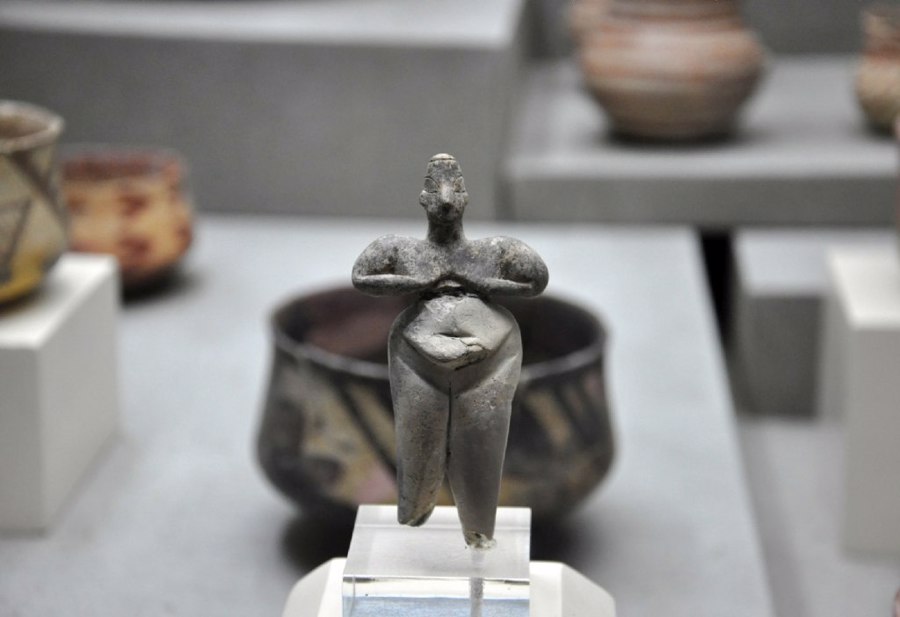 سالن سرامیک‌ها و اشیای کوچک