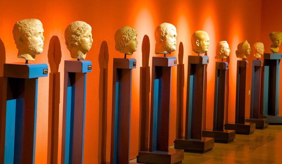 سالن Heads و Portraits