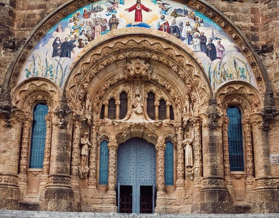 زمان ساخت کلیسای ساگرات کور