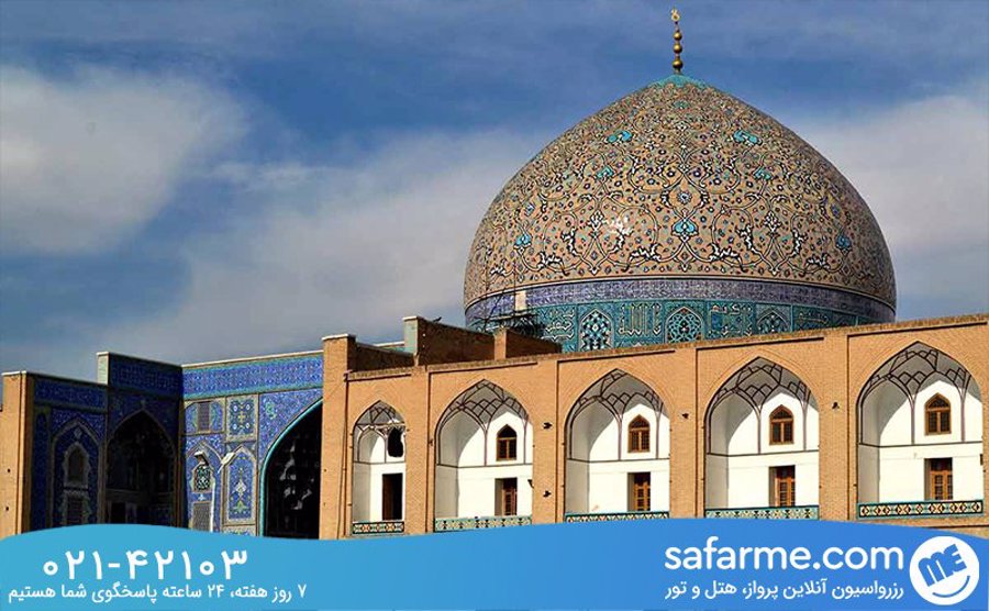 پله های ورودی مسجد شیخ لطف الله