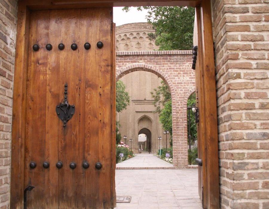 entrance-of-toghrol-tower