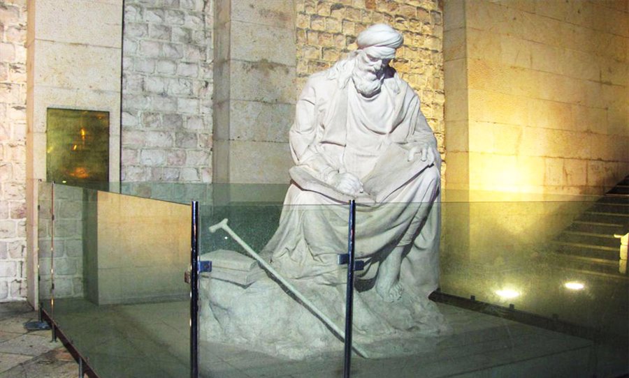 khajuye-kermani-statue