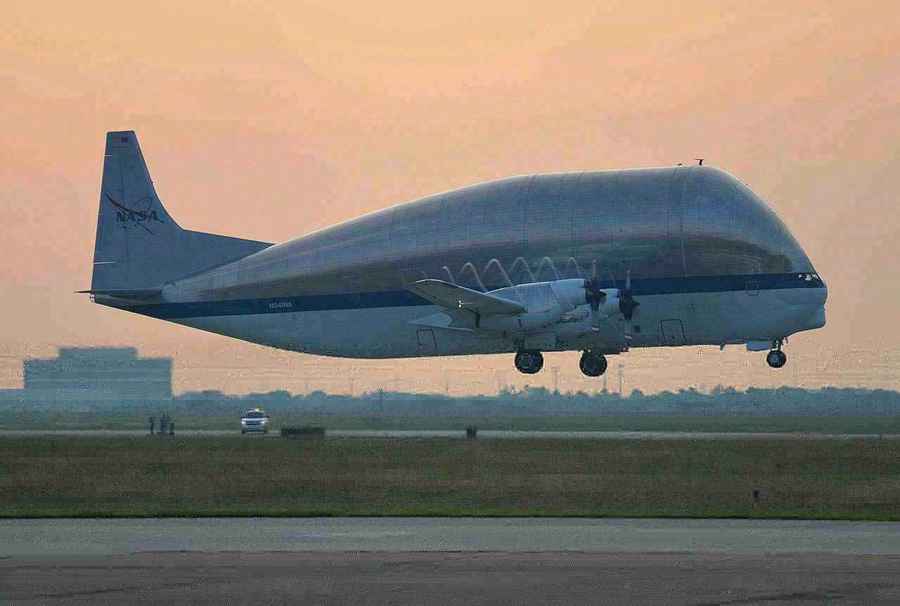 nasa-super-guppy-aircraft