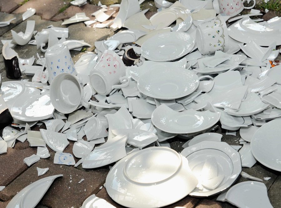 new-year-tradition-broken-plates